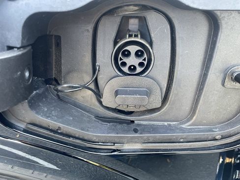 Used 2025 Chevrolet Equinox EV LT w/ Convenience Package image 13