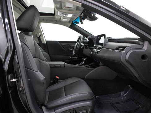 Used 2025 Lexus ES 300h FWD image 11