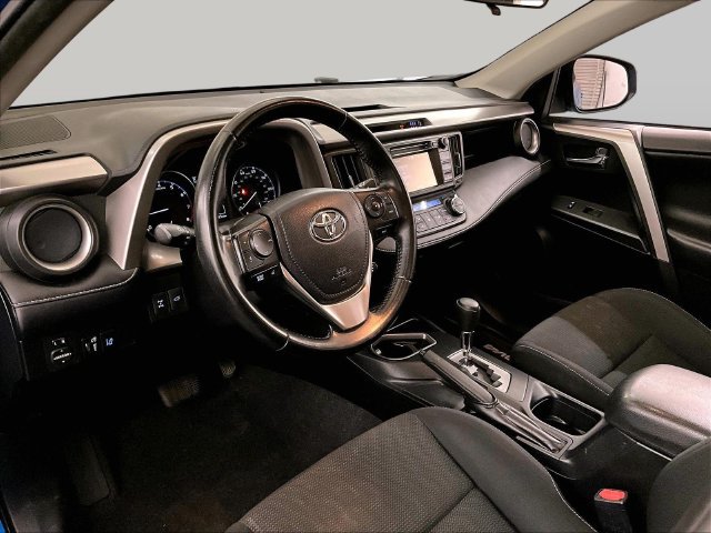 Used 2017 Toyota RAV4 XLE AWD/4WD image 12