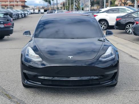 Used 2019 Tesla Model 3 Mid Range image 2
