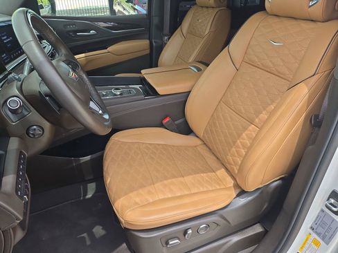 Used 2024 Cadillac Escalade ESV Sport w/ Touring Package AWD/4WD image 11