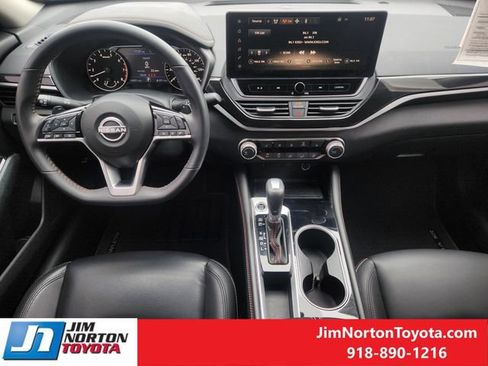 Used 2024 Nissan Altima 2.5 SR w/ SR Premium Package FWD image 27