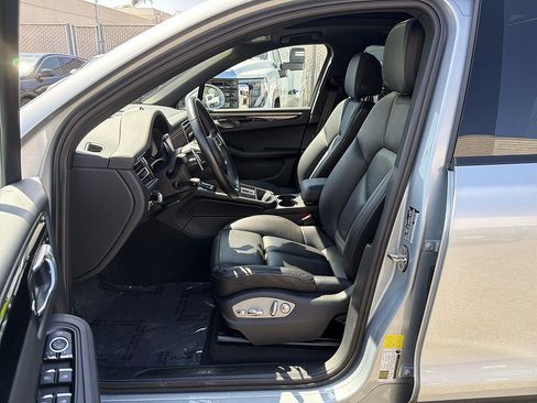 Used 2024 Porsche Macan AWD/4WD image 19