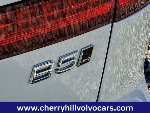 Certified 2025 Volvo V60 B5 Cross Country Plus image 31