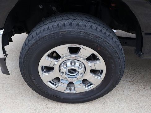 Certified 2025 Ford F350 Lariat w/ Chrome Package image 38