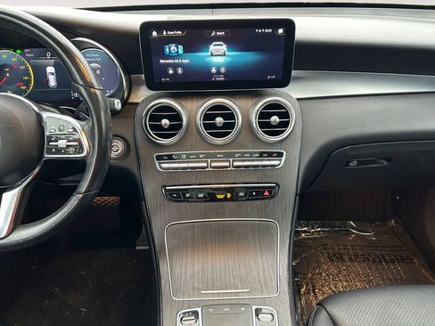 Used 2022 Mercedes-Benz GLC 300 4MATIC image 11