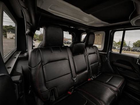 Used 2025 Jeep Wrangler Unlimited Rubicon AWD/4WD image 25