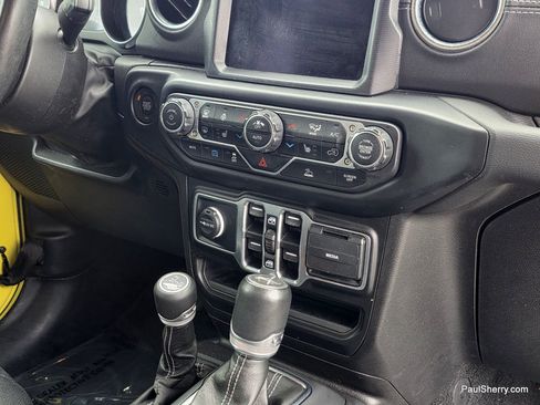 Used 2023 Jeep Wrangler Unlimited Sahara w/ Cold Weather Group AWD/4WD image 22
