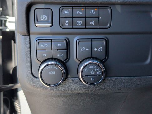 Used 2025 Chevrolet Tahoe High Country image 25