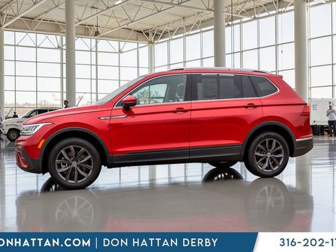 Used 2023 Volkswagen Tiguan SE FWD image 2