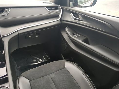 Used 2024 Jeep Grand Cherokee L Altitude image 16