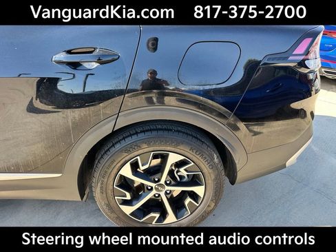 Certified 2025 Kia Sportage EX image 9