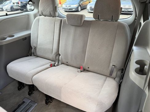 Used 2012 Toyota Sienna LE FWD image 23