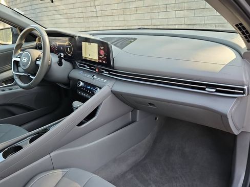 Used 2025 Hyundai Elantra SEL FWD image 32