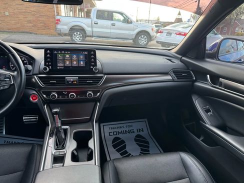 Used 2018 Honda Accord Sport image 40