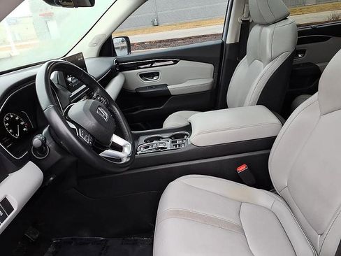 Used 2025 Honda Pilot Touring image 16