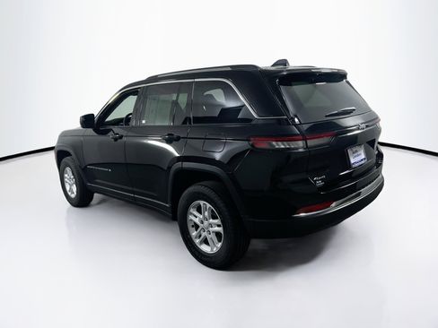 Used 2023 Jeep Grand Cherokee Laredo AWD/4WD image 7