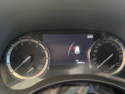 Used 2021 Toyota Highlander XLE image 4