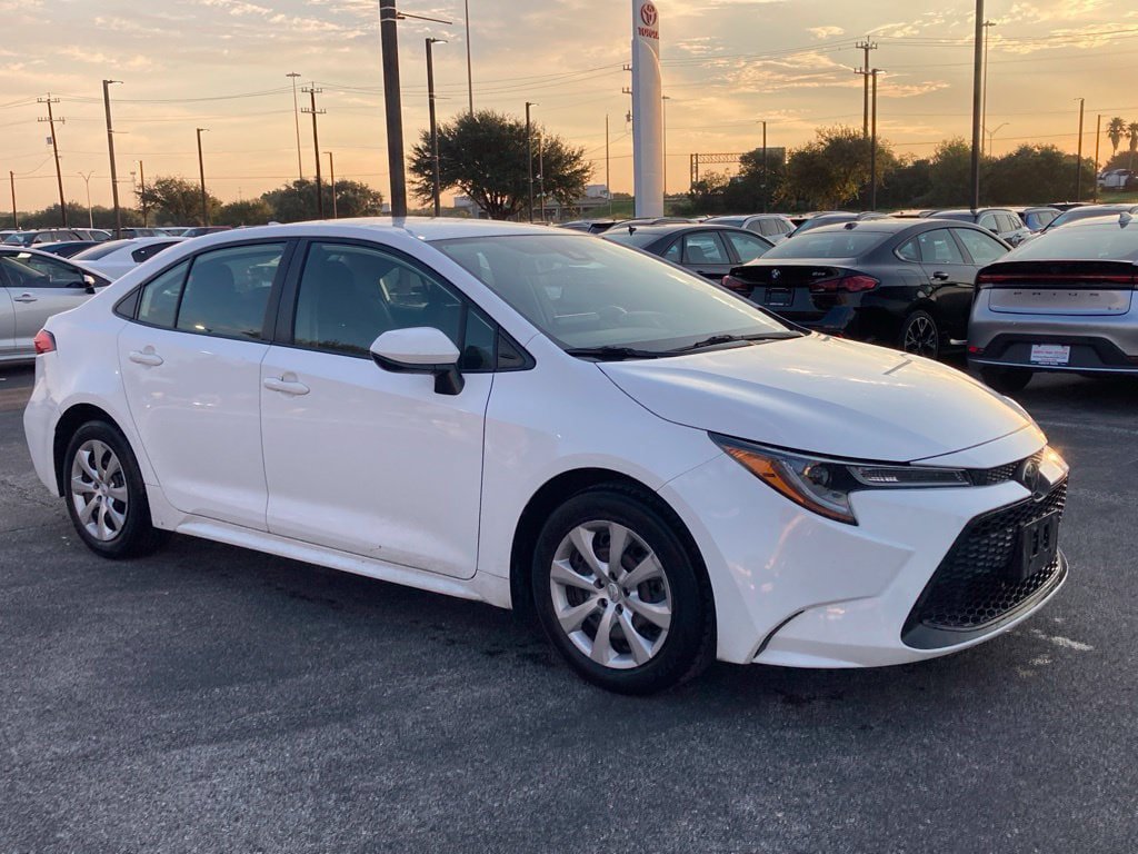 Certified 2022 Toyota Corolla LE FWD image 3