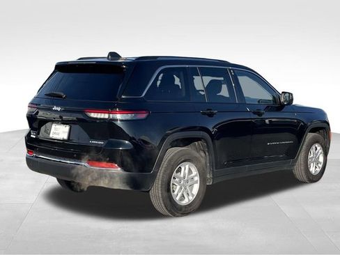 Used 2023 Jeep Grand Cherokee Laredo image 7