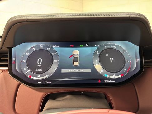 Used 2023 Land Rover Range Rover SE image 18