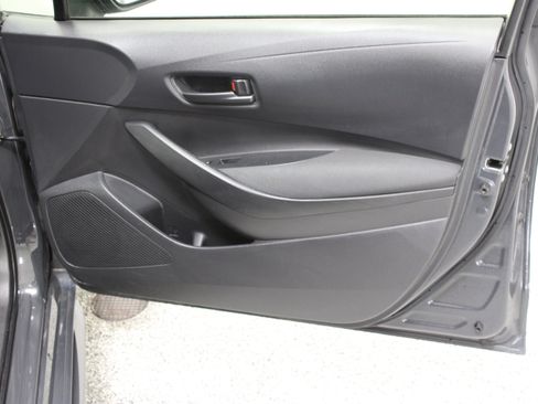 Used 2025 Toyota Corolla LE FWD image 31