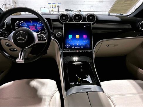 Used 2025 Mercedes-Benz GLC 300 4MATIC image 15
