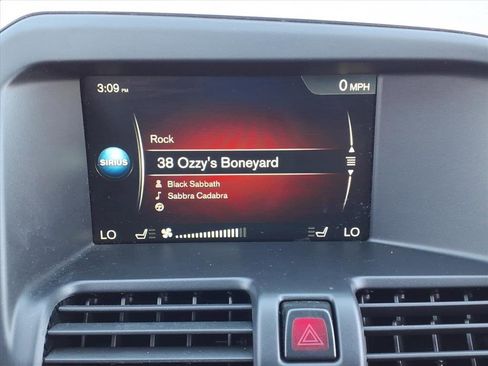 Used 2016 Volvo XC60 T5 Premier w/ Proximity Package image 25