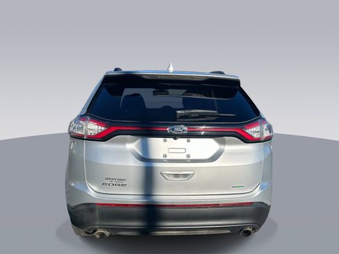 Used 2017 Ford Edge SE image 4