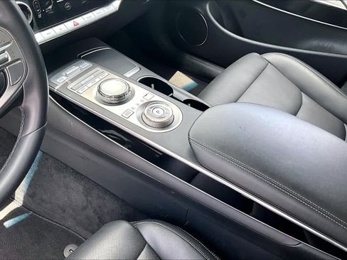 Used 2025 Genesis GV70 2.5T AWD/4WD image 17