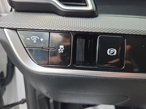 Used 2025 Kia Sportage LX AWD/4WD image 25