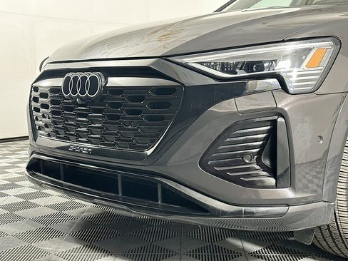Used 2024 Audi Q8 e-tron Prestige w/ Prestige Package image 33