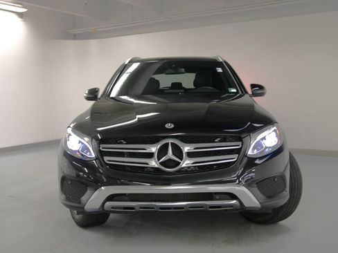 Used 2019 Mercedes-Benz GLC 300 4MATIC image 3