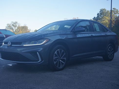 Used 2025 Volkswagen Jetta S image 5