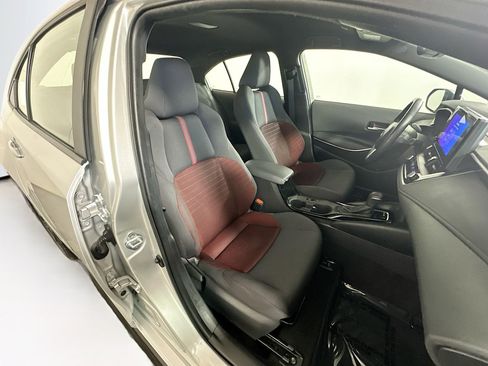 Used 2025 Toyota Corolla SE image 27