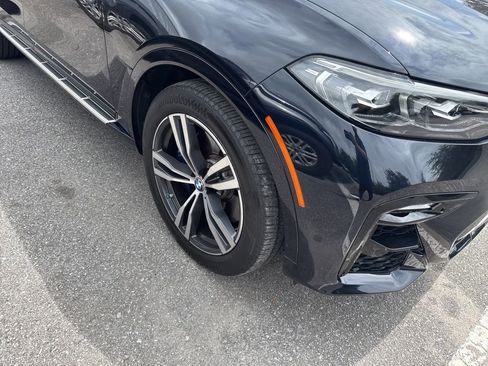 Used 2022 BMW X7 xDrive40i w/ M Sport Package AWD/4WD image 4