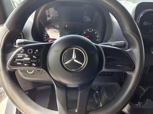 Used 2022 Mercedes-Benz Sprinter 2500 image 9