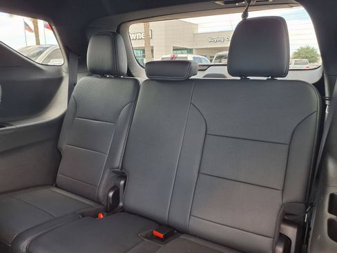 Used 2025 Chevrolet Traverse LT AWD/4WD image 23