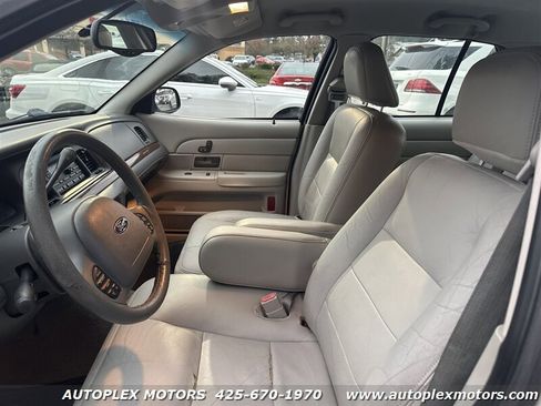 Used 2004 Ford Crown Victoria LX image 17