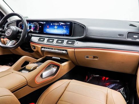 Used 2024 Mercedes-Benz GLS 580 4MATIC image 20