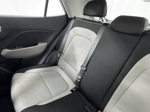 Used 2025 Hyundai Venue SEL FWD image 14
