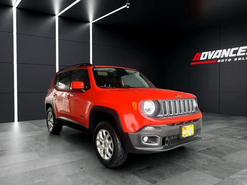 Used 2018 Jeep Renegade Latitude w/ Cold Weather Group AWD/4WD image 3