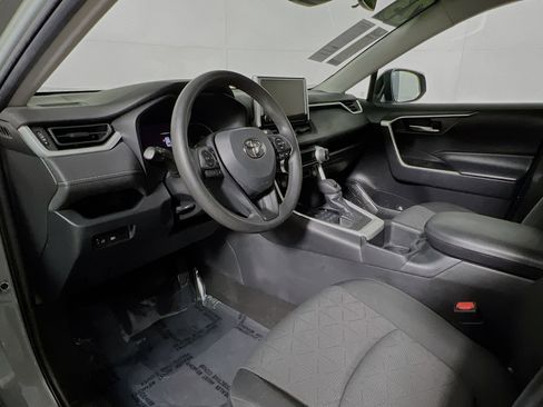 Used 2023 Toyota RAV4 XLE AWD/4WD image 30