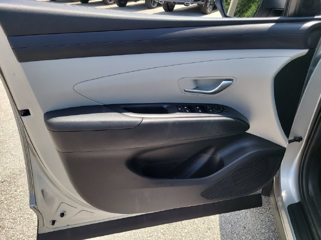 Used 2025 Hyundai Tucson SE FWD image 16