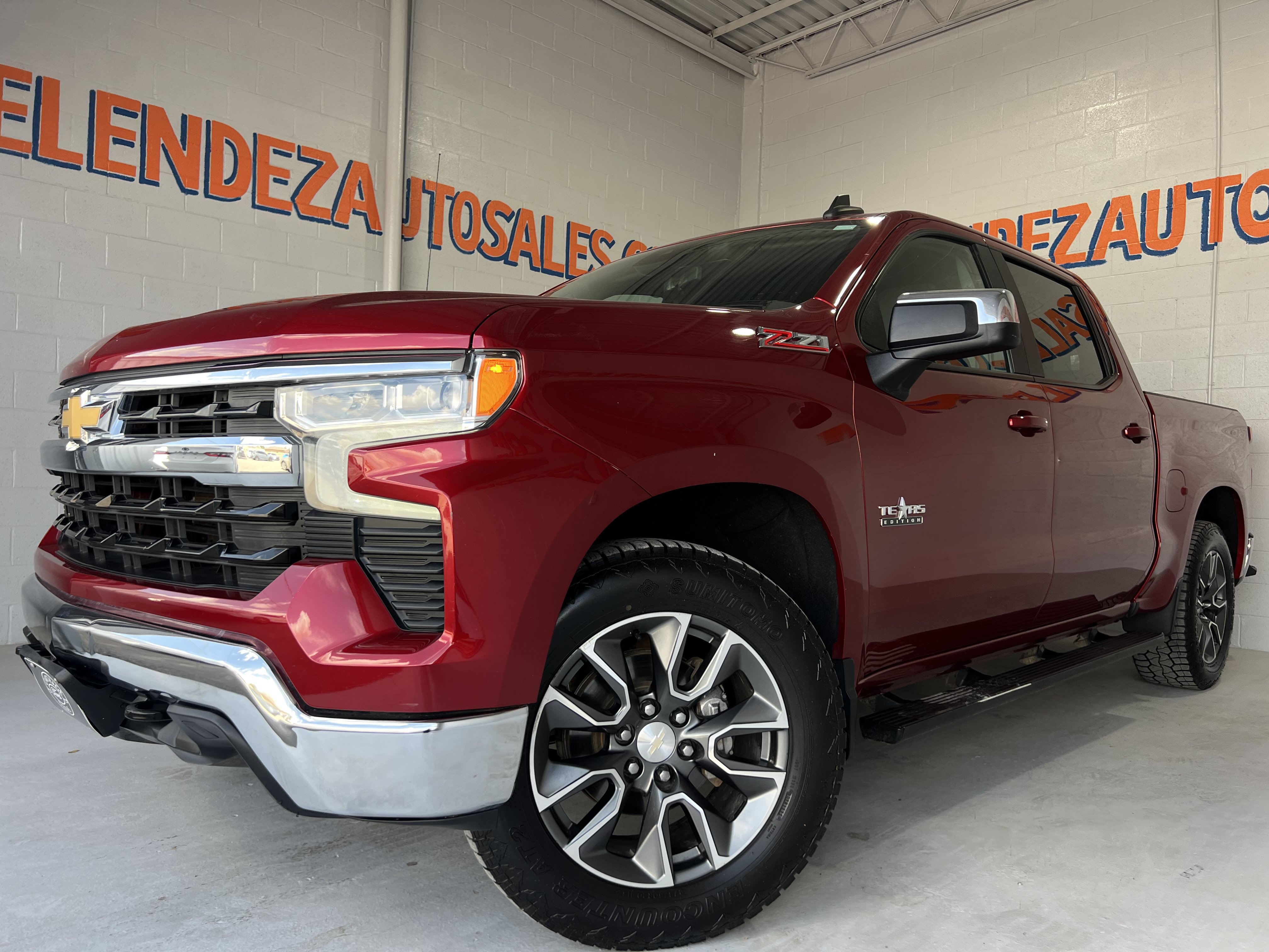 Used 2022 Chevrolet Silverado 1500 LT AWD/4WD image 1