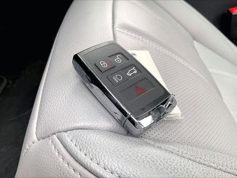 Used 2026 Land Rover Range Rover Evoque S image 13