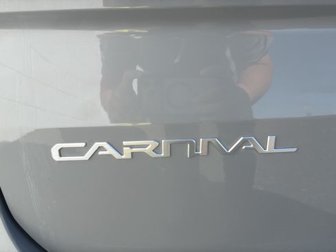 Used 2024 Kia Carnival SX FWD image 9