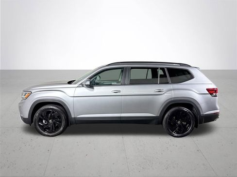 Certified 2023 Volkswagen Atlas SE w/ Black Wheel Package image 9