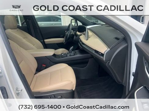 Certified 2024 Cadillac XT4 Luxury w/ Cold Weather Package AWD/4WD image 7