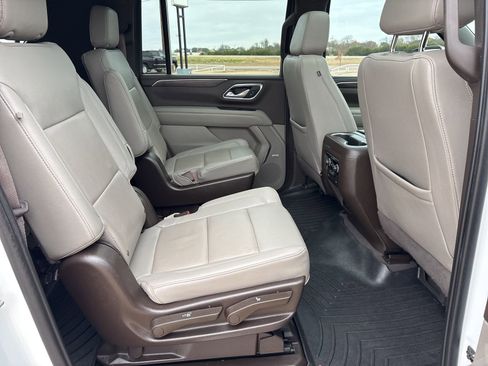 Used 2022 Chevrolet Suburban Z71 w/ Luxury Package image 16